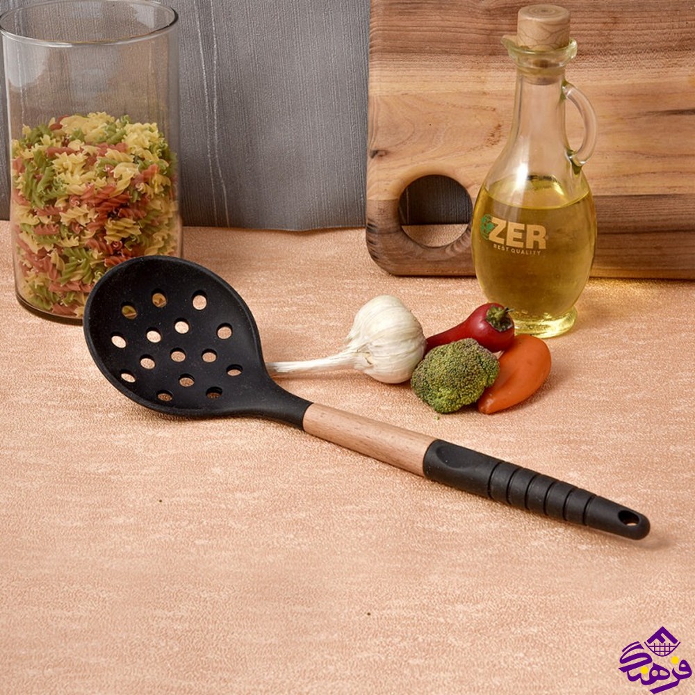 کفگیر سوراخ دار شنگیا سیلیکونی دسته چوبی